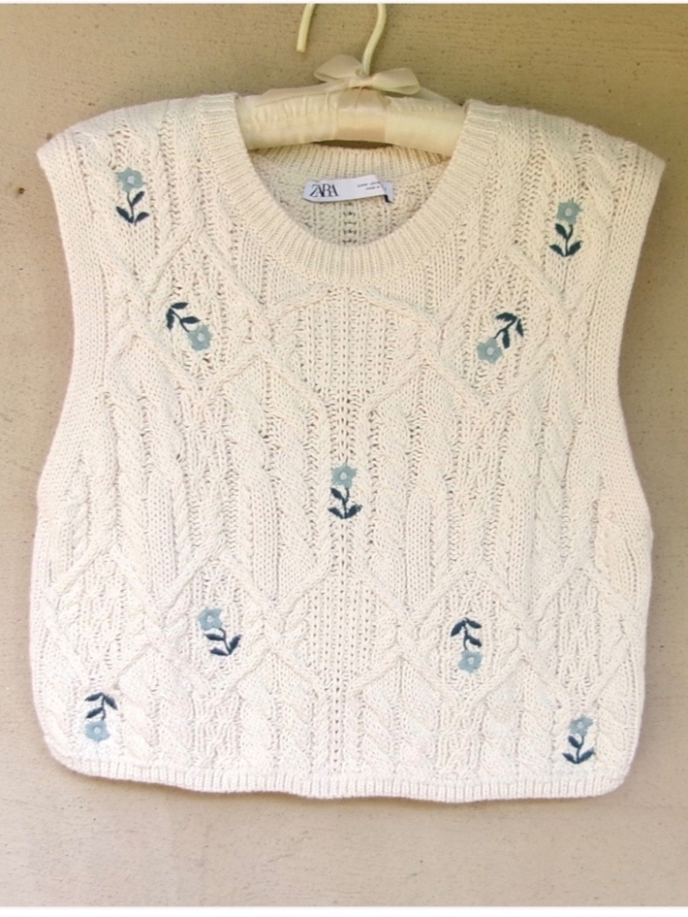 Zara Ivory Cotton Blend Cropped Cable Knit Sweater Vest  Medium